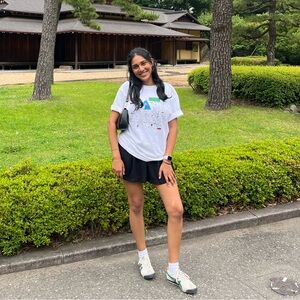 Meet your Posher, Anushka